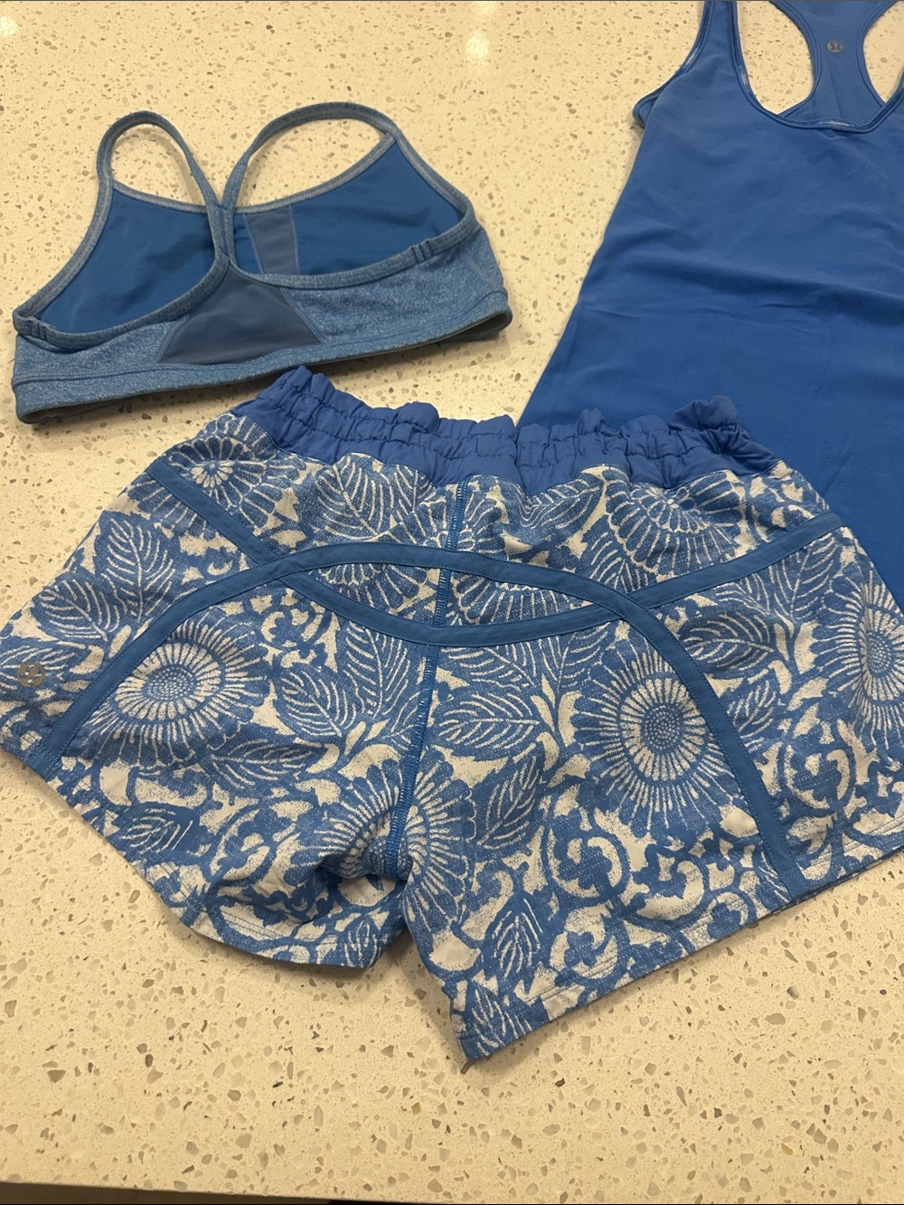 Lululemon SET Bra, , Tank, Shorts size 6 - Picture 4 of 6